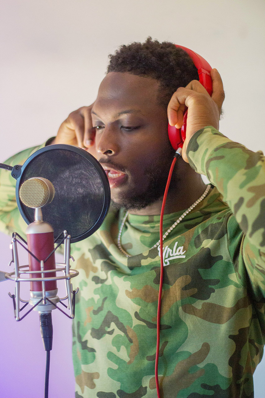 Dutchvadi Rapper Rapping is football senior’s off-field passion | The Temple News